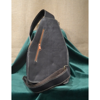 Torba skórzana męska ciemnobrązowa  z etnicznym wełnianym haftem .